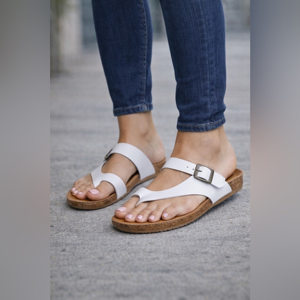 Yokona gently used slip on sandals